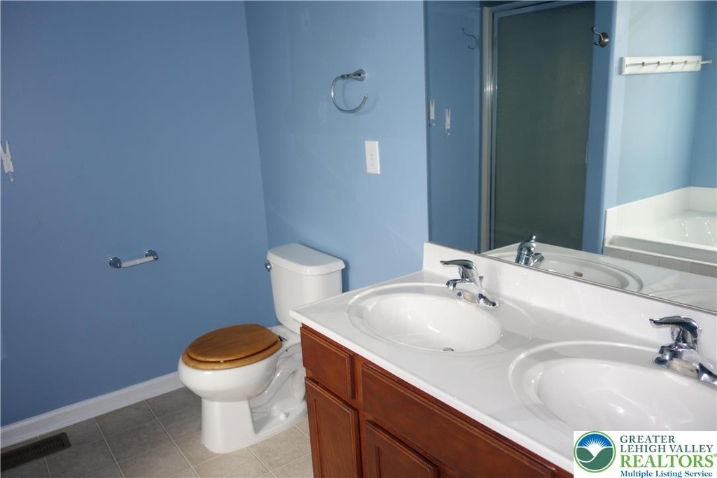 1033 King Way - Photo 11