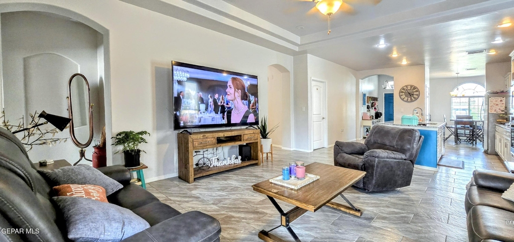 683 Codford Drive - Photo 2