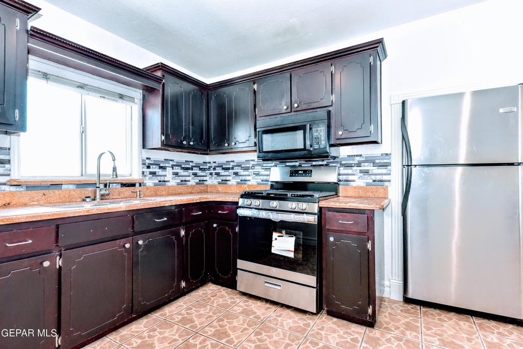 753 N Carolina Drive - Photo 2