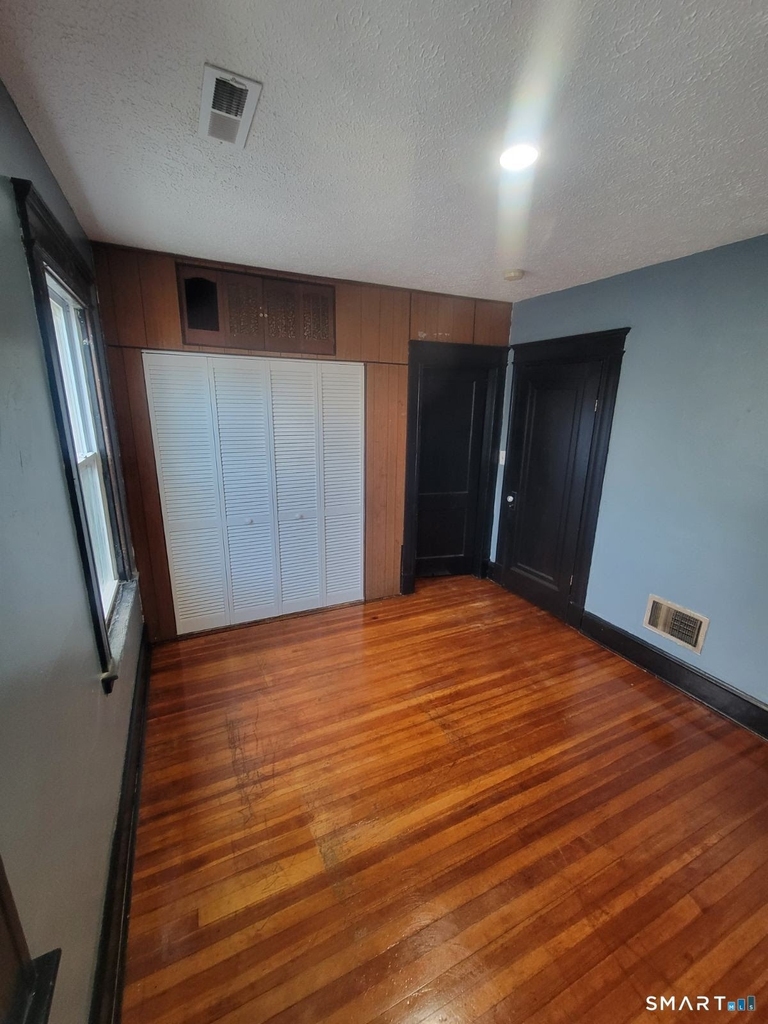 73 Lounsbury Street - Photo 2