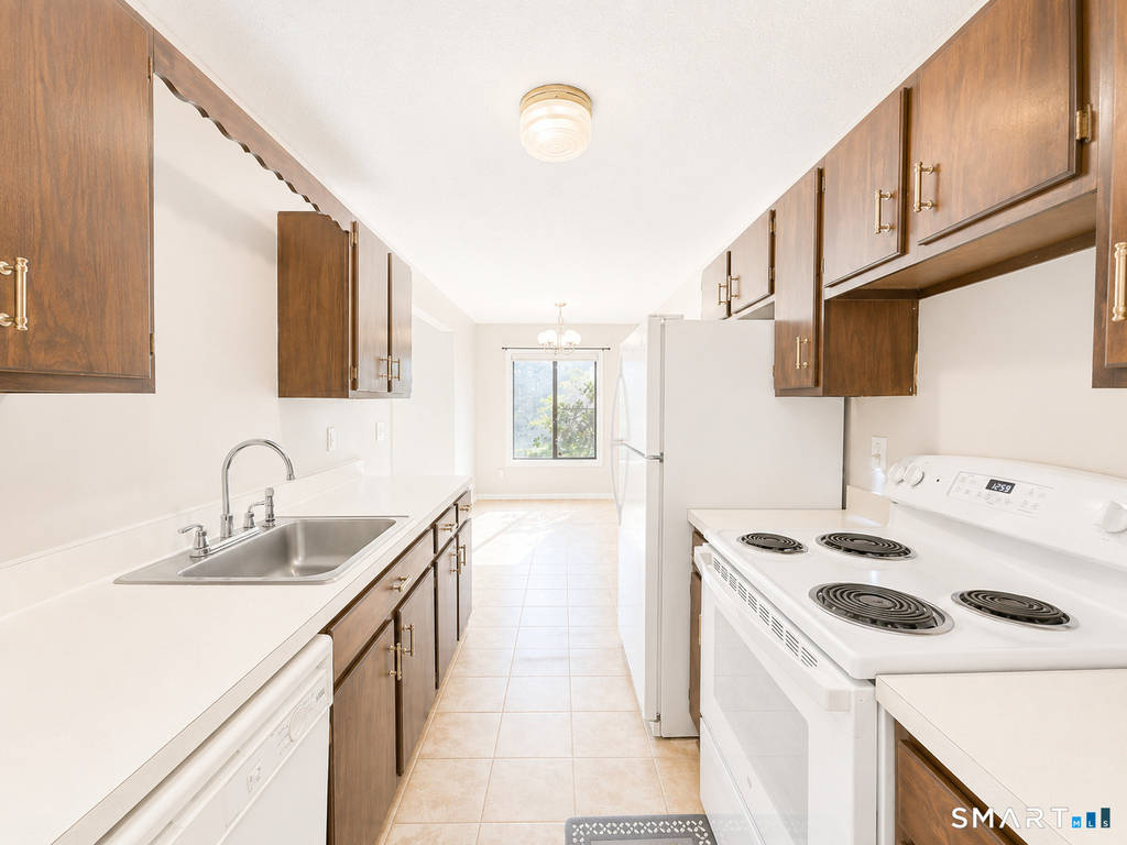 10 Woodsedge Drive - Photo 4