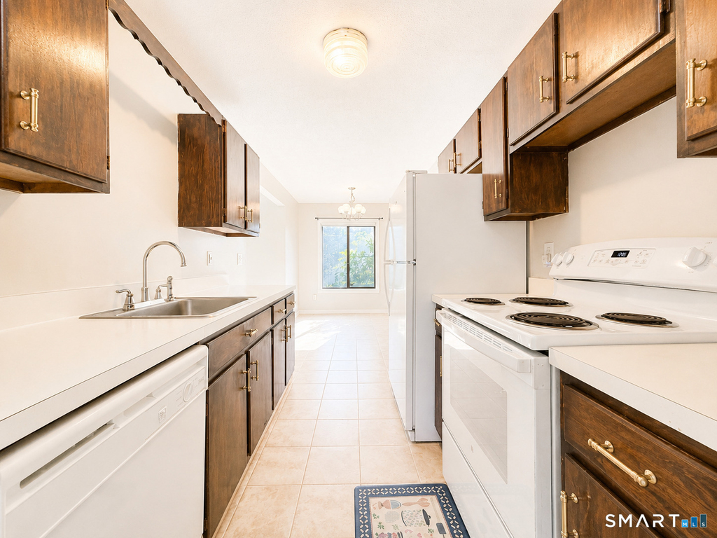 10 Woodsedge Drive - Photo 2