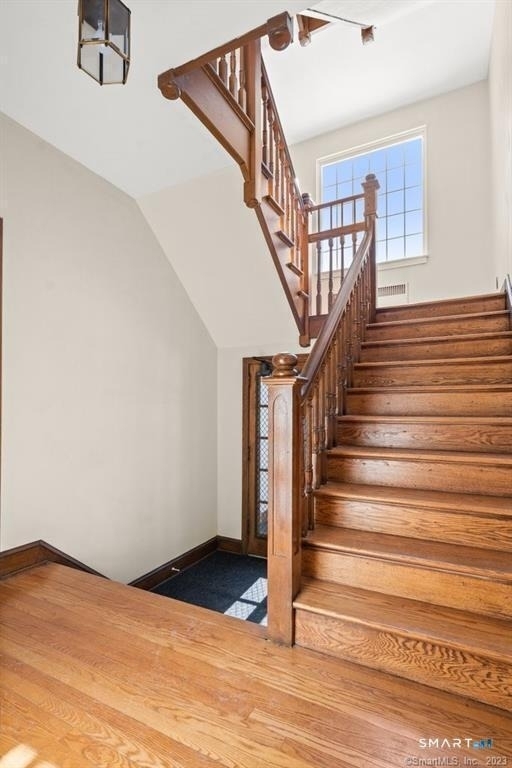 684 Farmington Avenue - Photo 2
