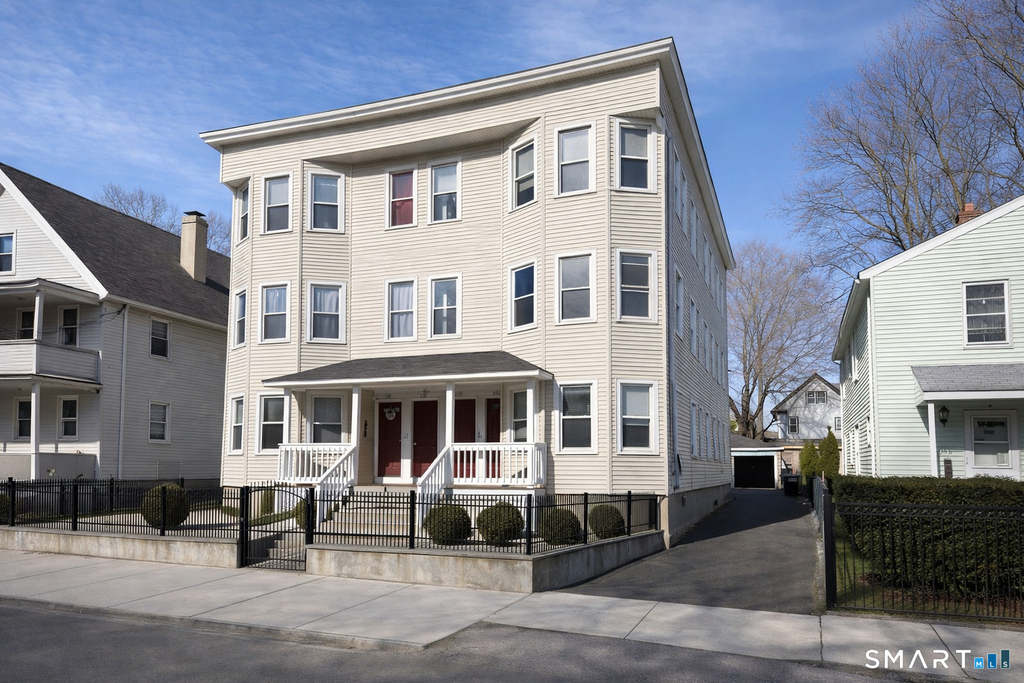 1132 Hancock Avenue - Photo 2