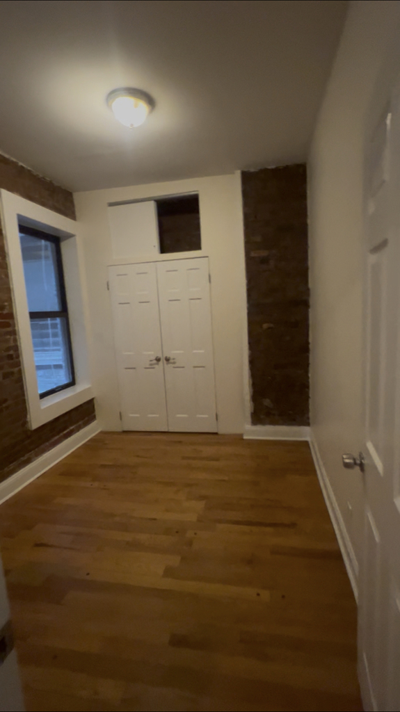 East 12th Street - Photo 4