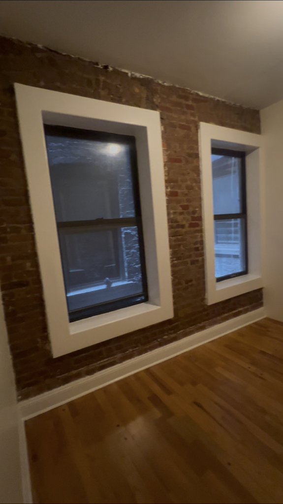 East 12th Street - Photo 5