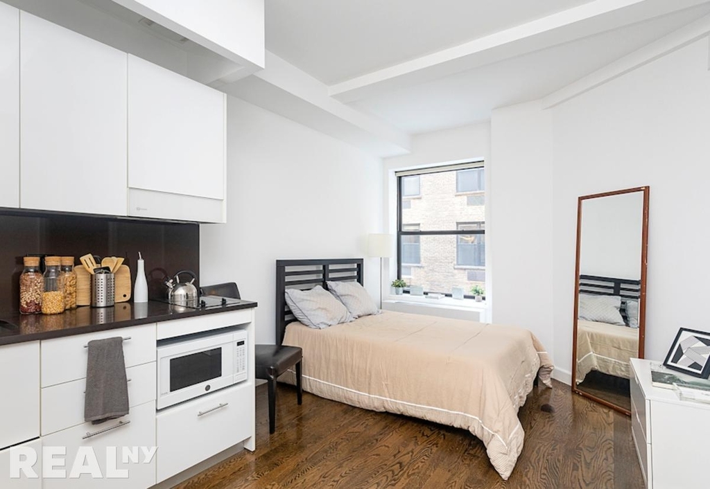 West 91st Street - Photo 0