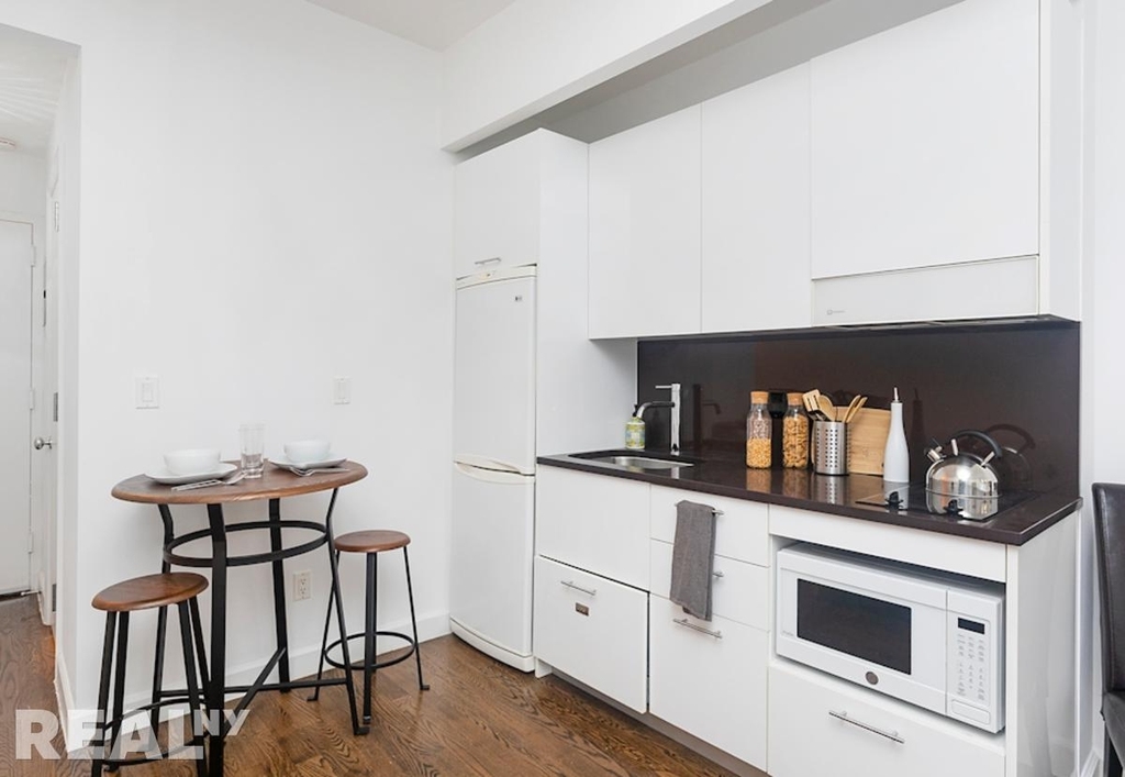 West 91st Street - Photo 2