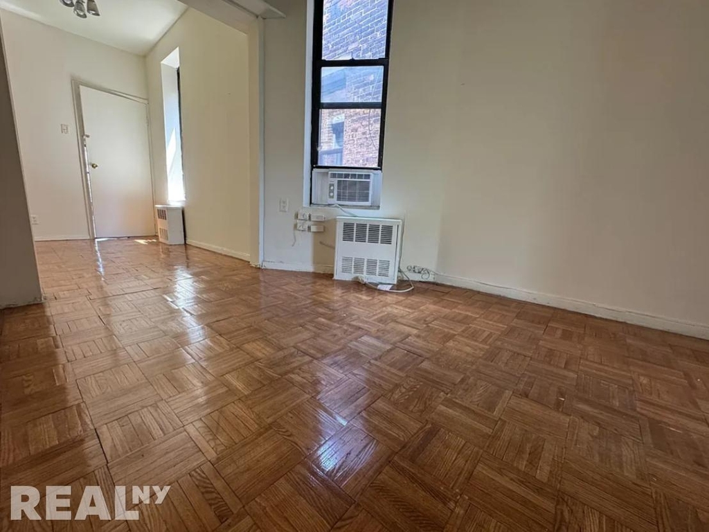 323a East 89th Street - Photo 2