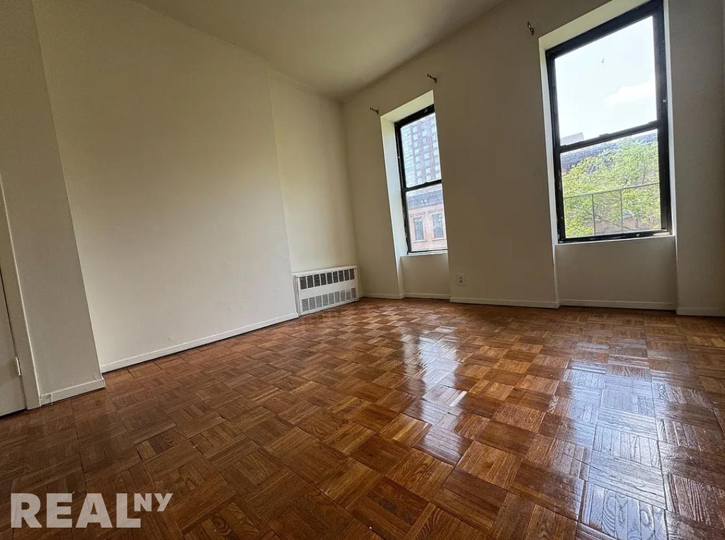 323a East 89th Street - Photo 3