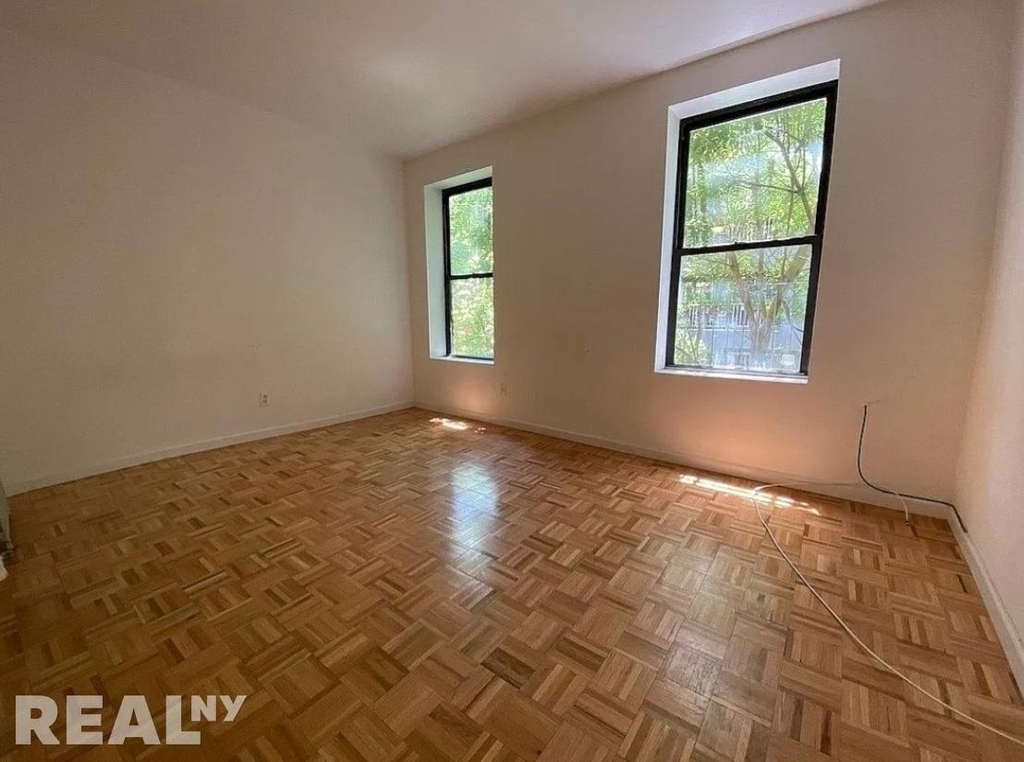 323a East 89th Street - Photo 1