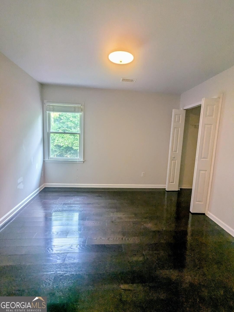 305 Windsor Place - Photo 24