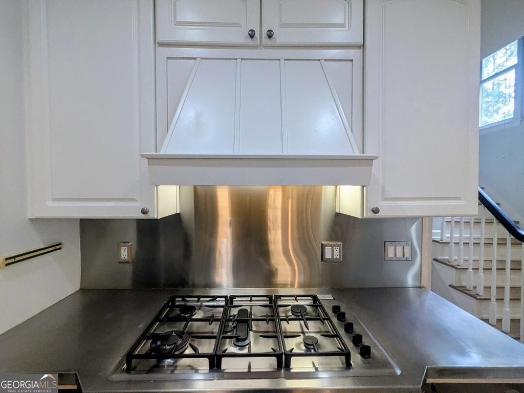 305 Windsor Place - Photo 14