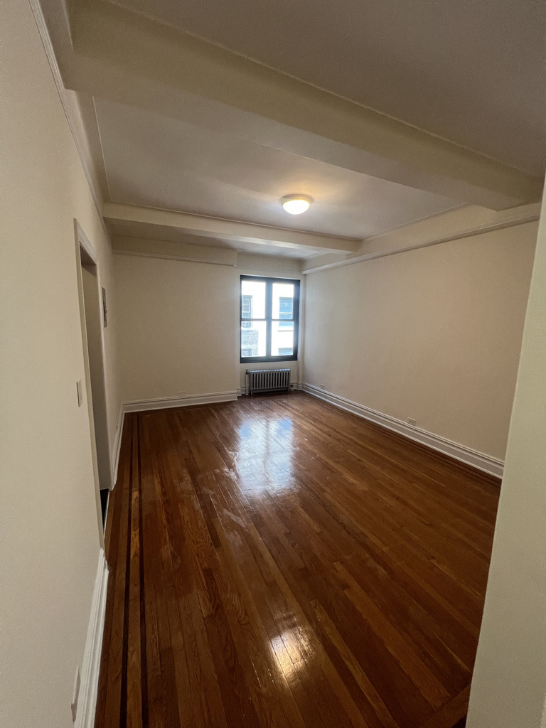 East Village 2nd Avenue. - Photo 1