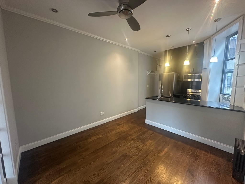 2BR in Alphabet City - Photo 2