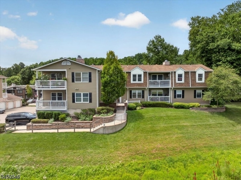 24 Heritage Dr - Photo 1