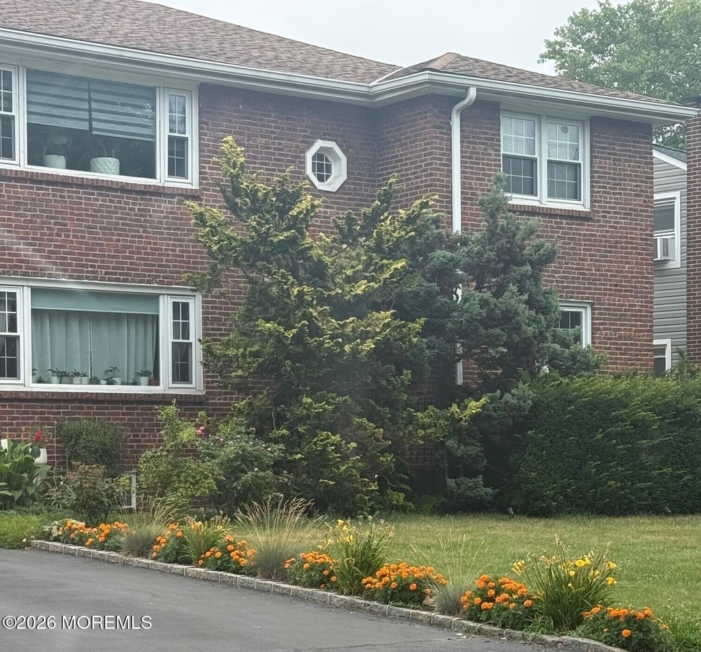 224 Colonial Avenue - Photo 0
