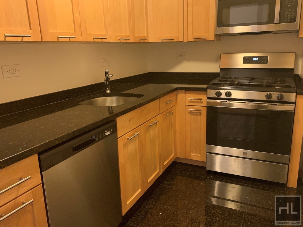 East 49 Street - Photo 2