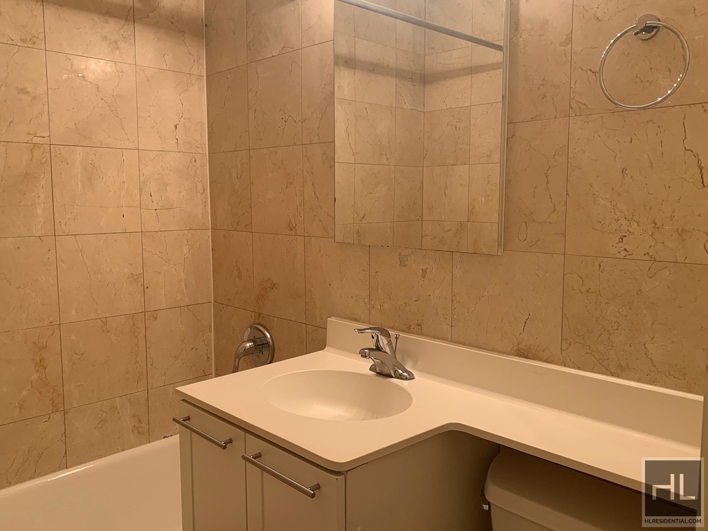 East 49 Street - Photo 3
