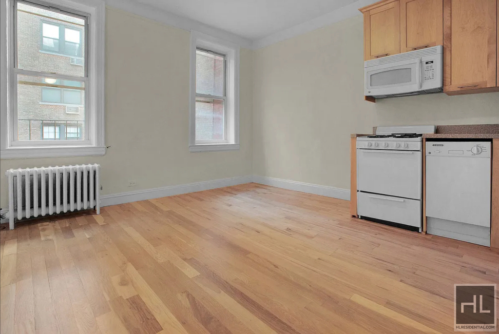 East 89 Street - Photo 0