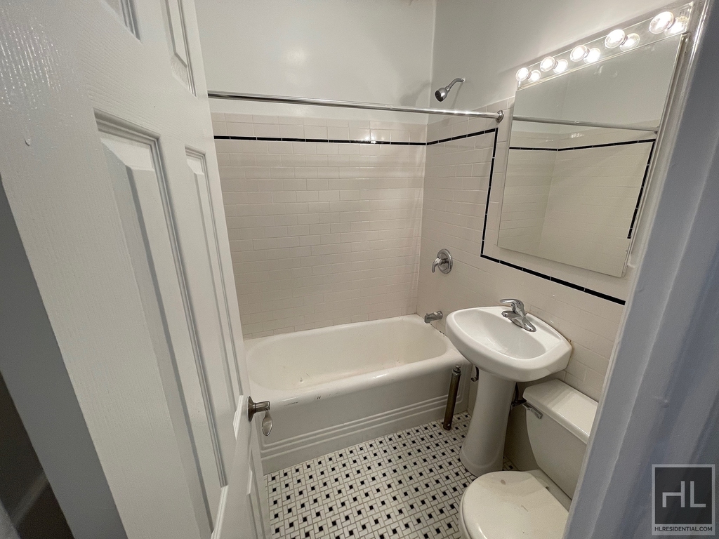 East 89 Street - Photo 3