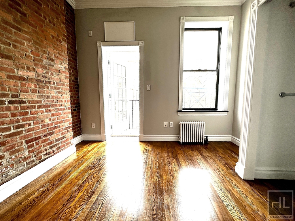 Mott Street - Photo 0