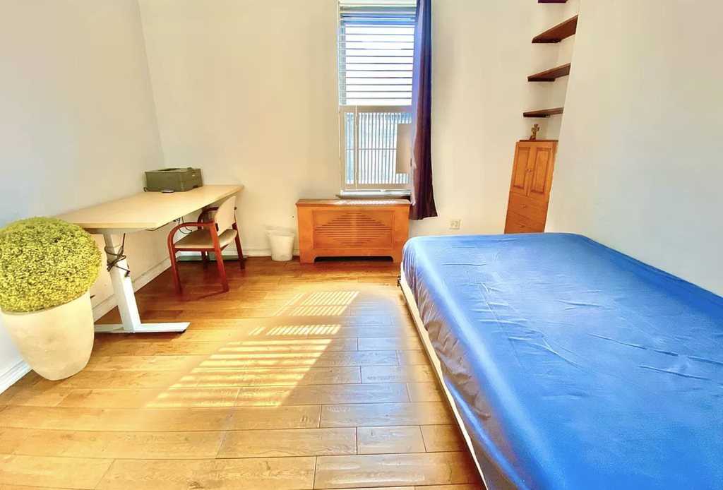 West 85th Street - Photo 2