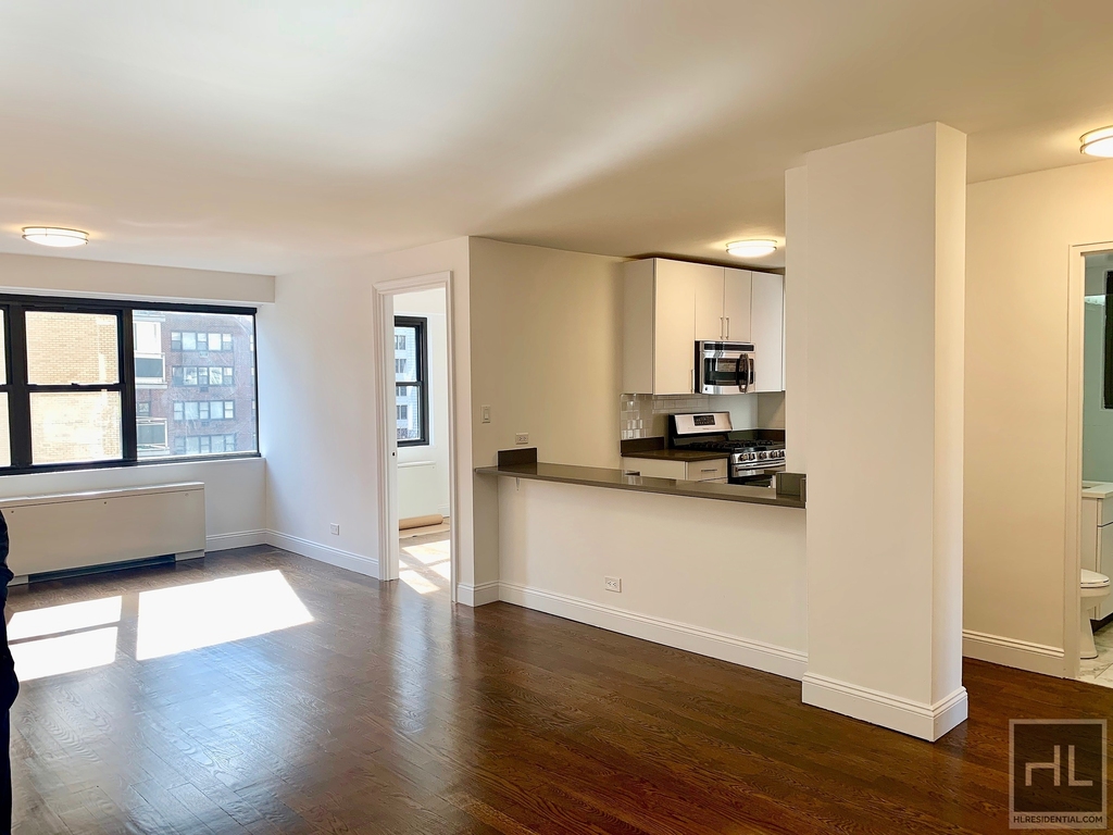 E 16 St - Photo 0