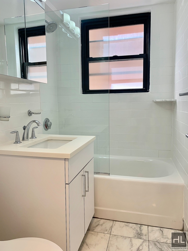 E 16 St - Photo 5