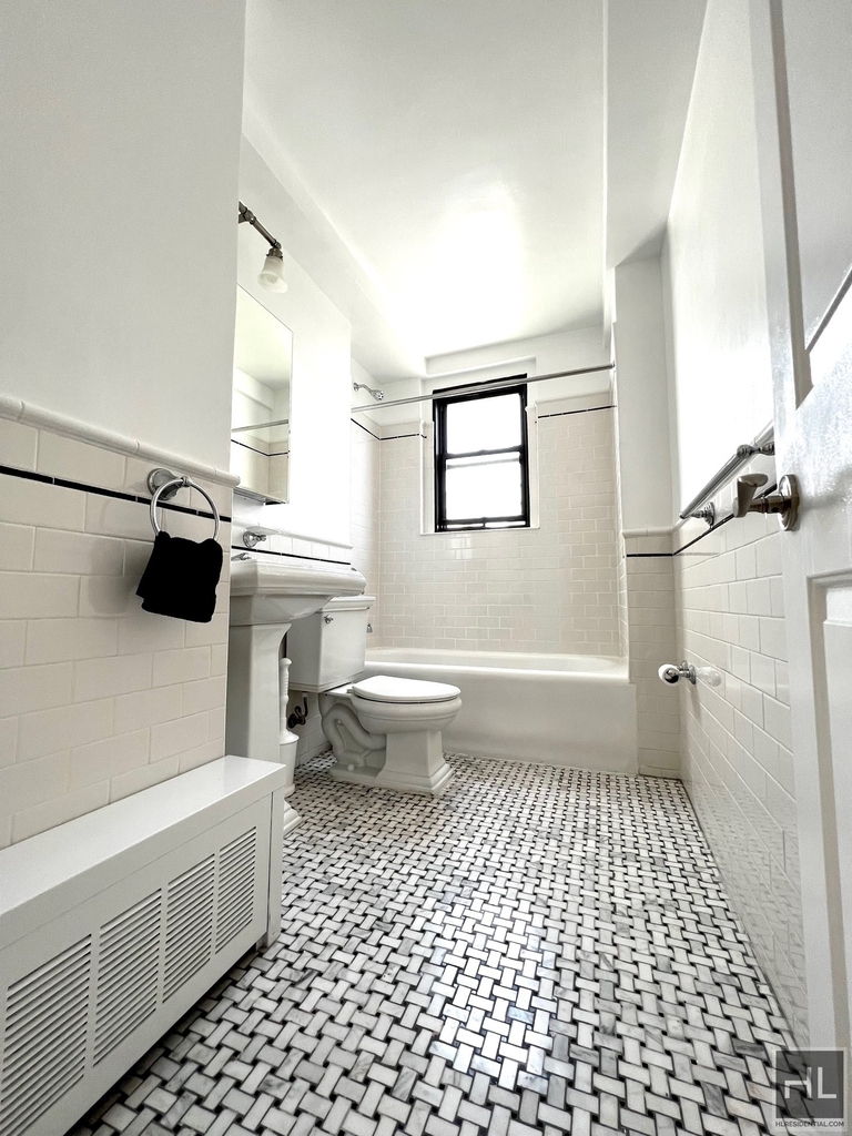 East 68 Street - Photo 3