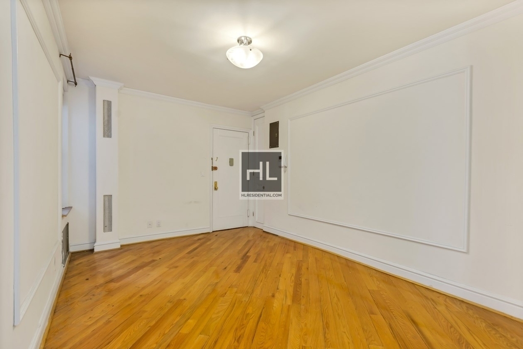 East 70 Street - Photo 1