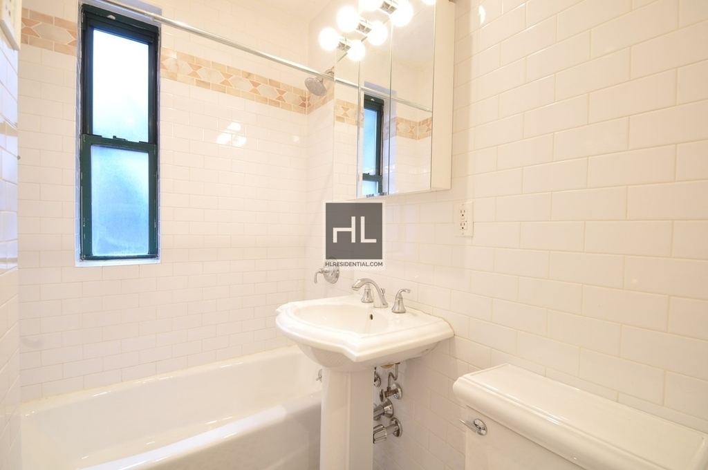 East 70 Street - Photo 3