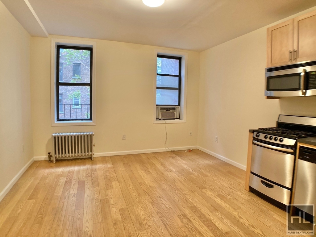 East 89 Street - Photo 1