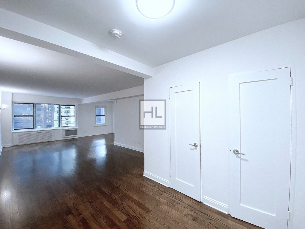 East 57th Street - Photo 3