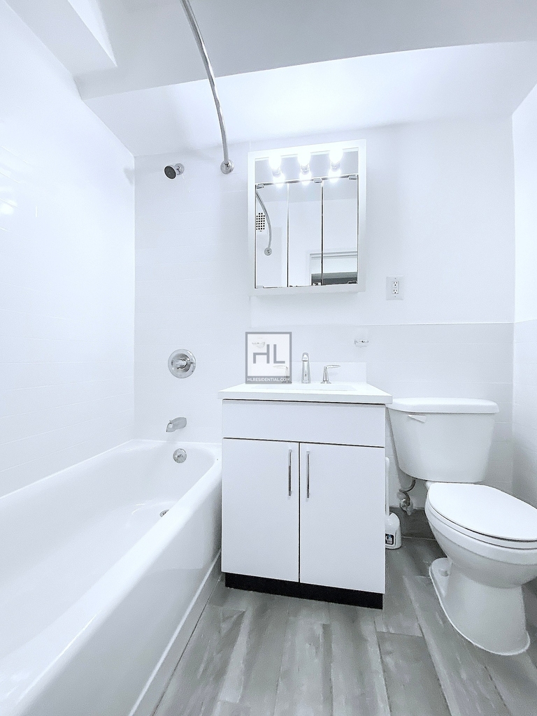 East 57th Street - Photo 5