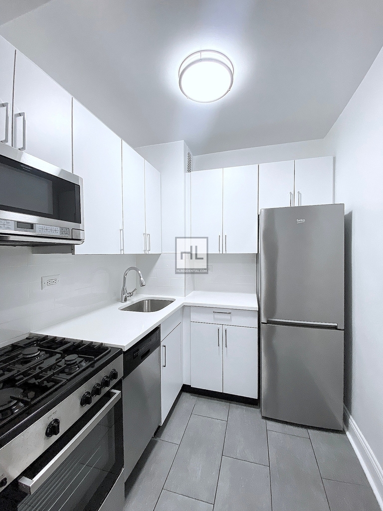 East 57th Street - Photo 2