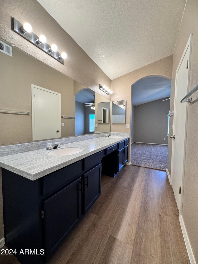 10453 N 76th Drive - Photo 16