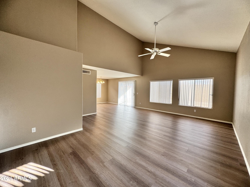 10453 N 76th Drive - Photo 6