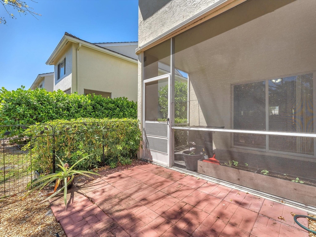 9850 Nw 57th Manor - Photo 3