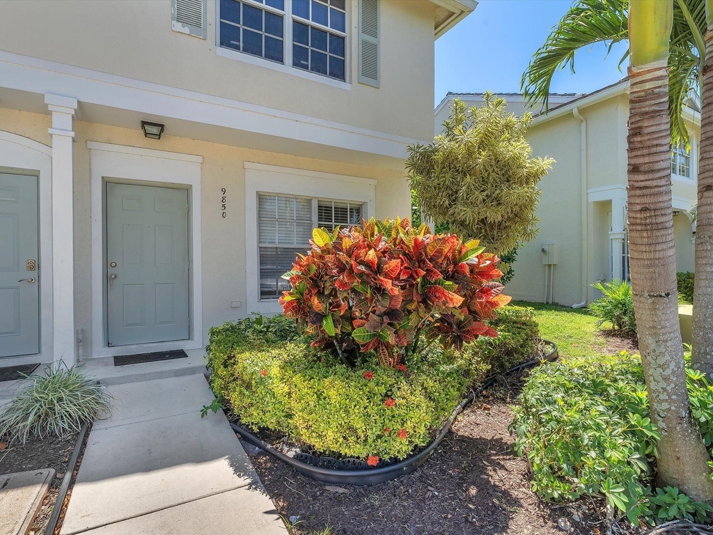 9850 Nw 57th Manor - Photo 1