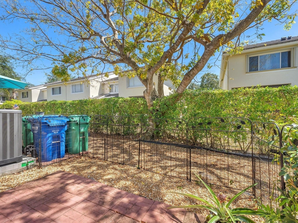 9850 Nw 57th Manor - Photo 16