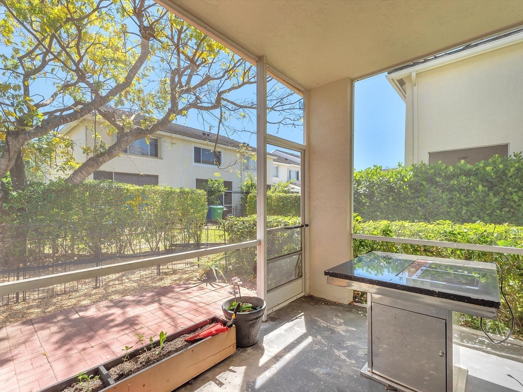 9850 Nw 57th Manor - Photo 15