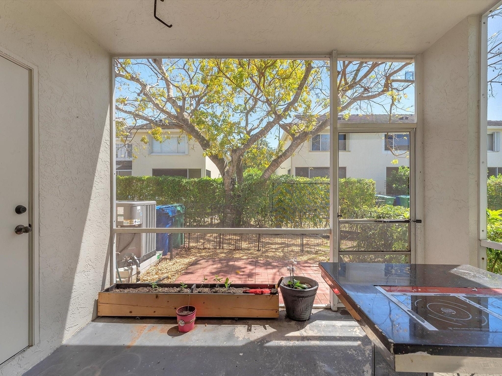 9850 Nw 57th Manor - Photo 14