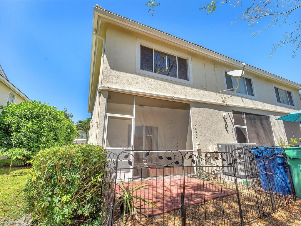 9850 Nw 57th Manor - Photo 2