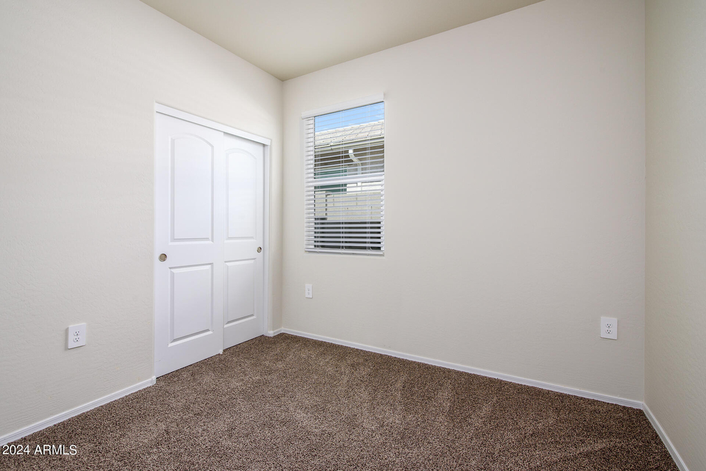 35445 W San Alvarez Avenue - Photo 15