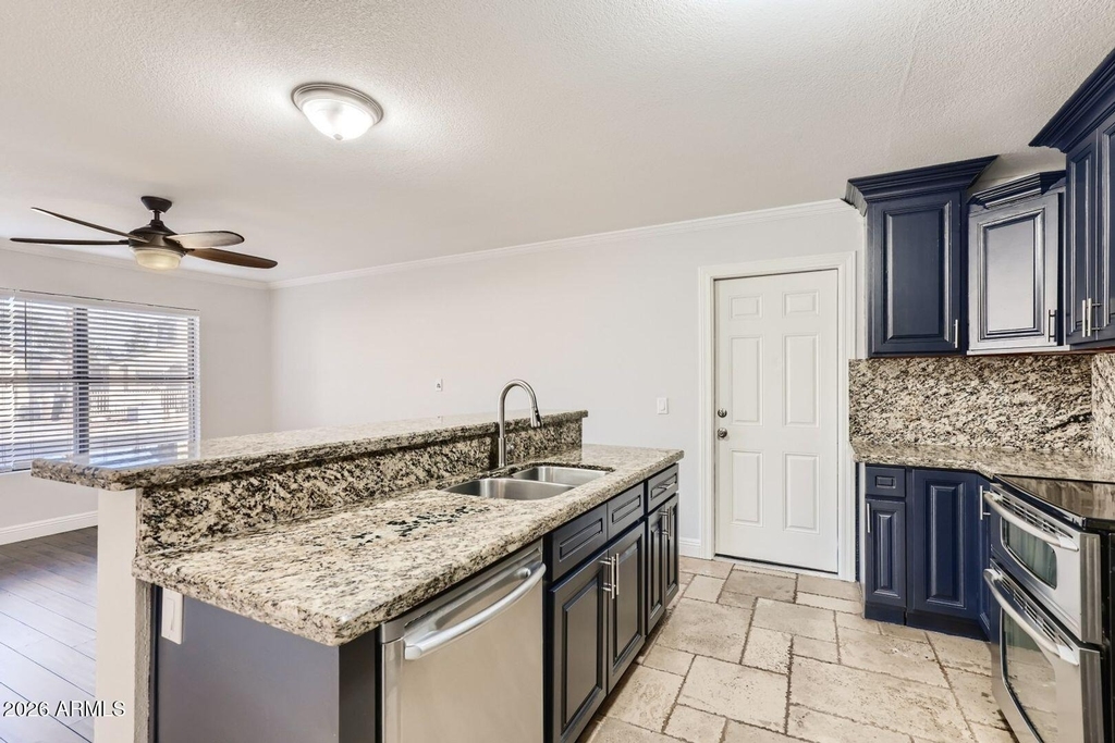 8834 W Willowbrook Drive - Photo 4