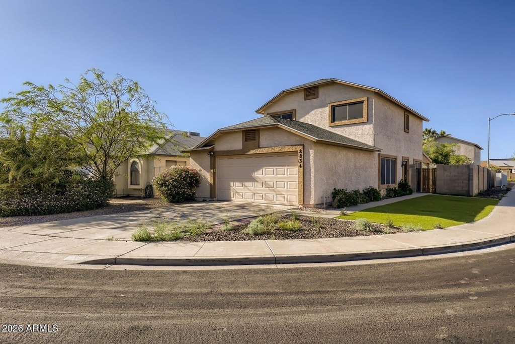 8834 W Willowbrook Drive - Photo 0