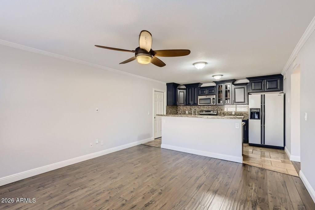 8834 W Willowbrook Drive - Photo 3
