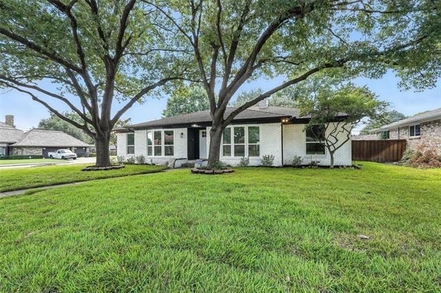 4303 Blackheath Road - Photo 0