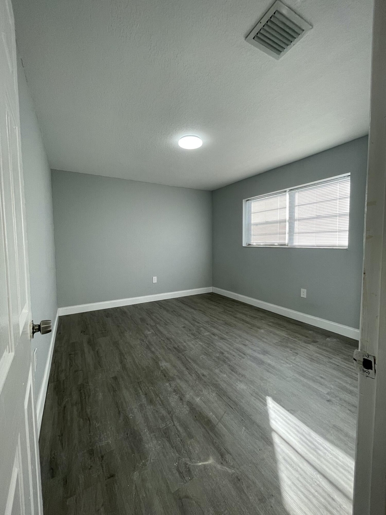110 Se 7th Street - Photo 4